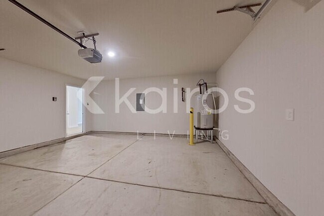 Building Photo - 304 Common Reed Dr