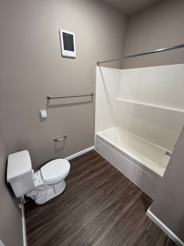 Building Photo - 4235 Hawthorne Ave NE