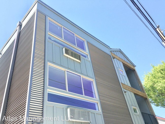 Building Photo - 4975 NE 14th Pl