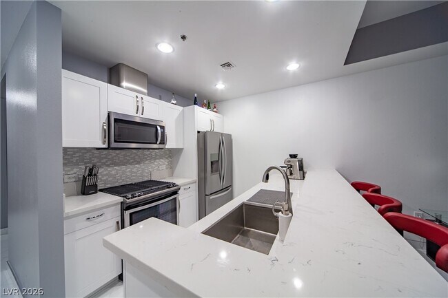 Building Photo - 4575 Dean Martin Dr