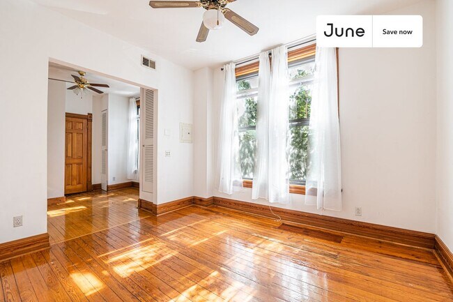 Building Photo - 3134 N Southport Ave