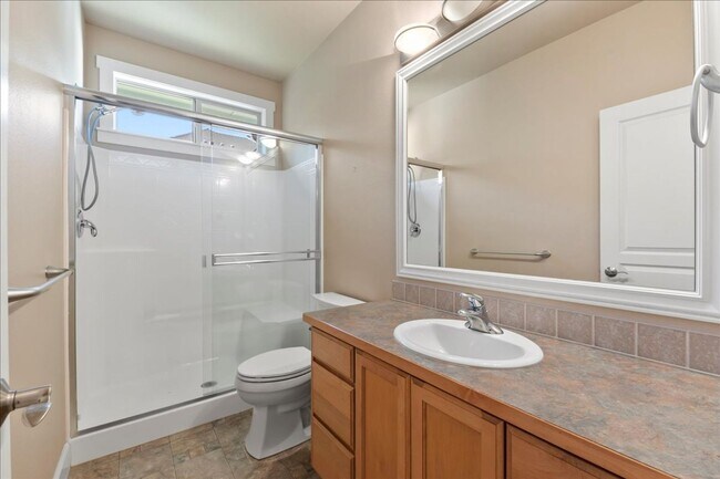 Building Photo - 3 Bedroom 3 Bathroom Home in Desirable Eag...