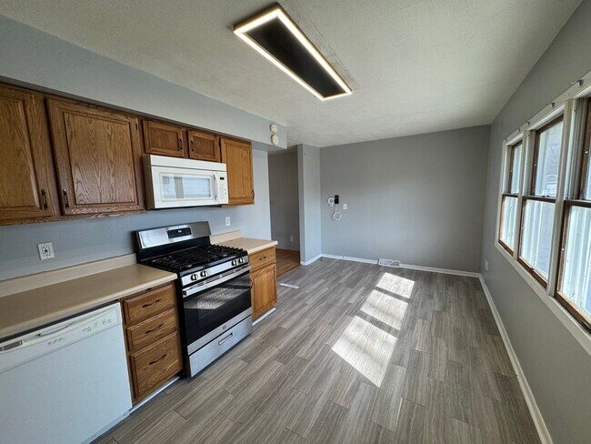 Building Photo - 3 bedroom 2 bath home in Bettendorf