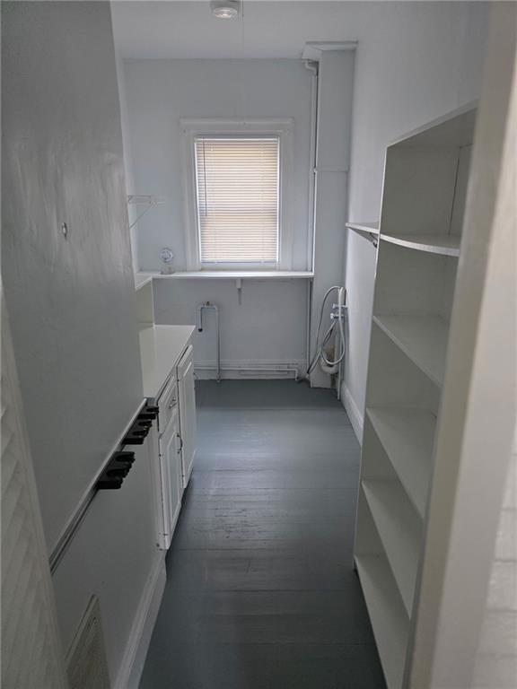 Building Photo - 140 Larch St