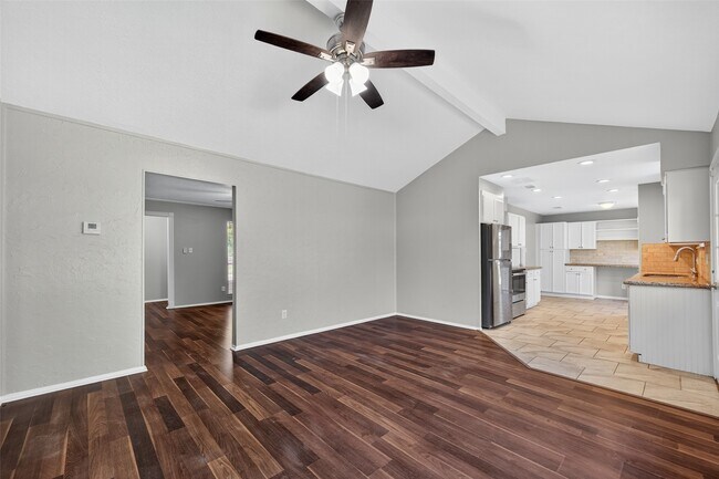 Building Photo - 811 Lochmoor Ln
