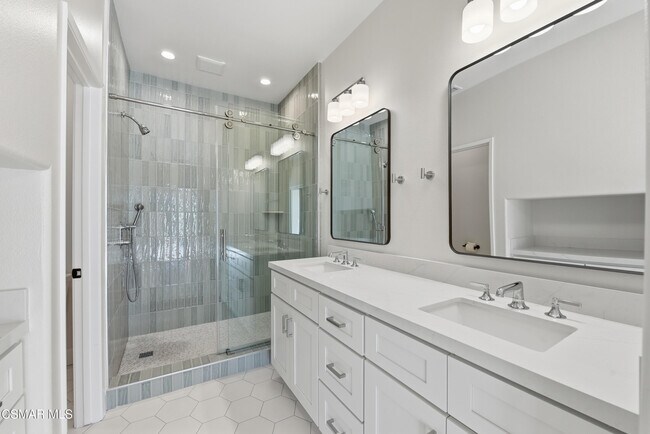 Building Photo - 4822 Parma Dr