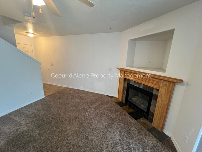 Building Photo - 3 bed, 2 bath house up the street from The...