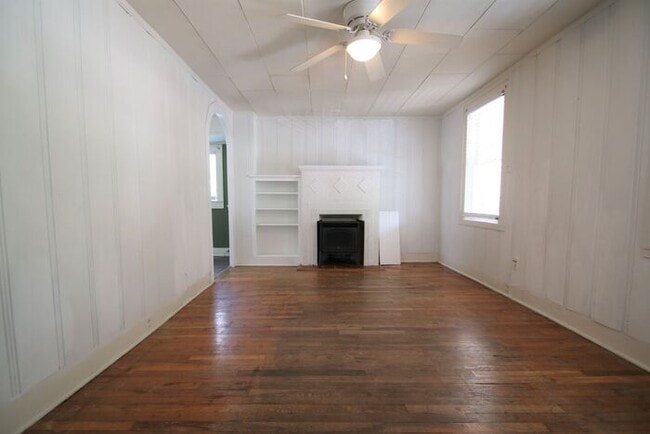 Primary Photo - Simply the BEST! Adorable 1 Bedroom/1 Bath...