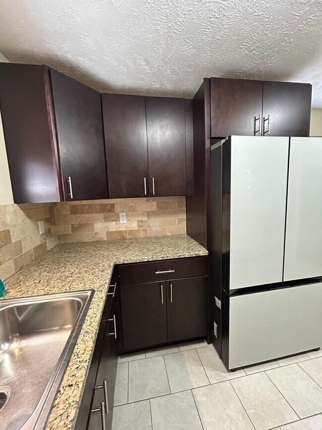 Building Photo - Brick Ranch for Rent in Highland  HTS close to the freeway