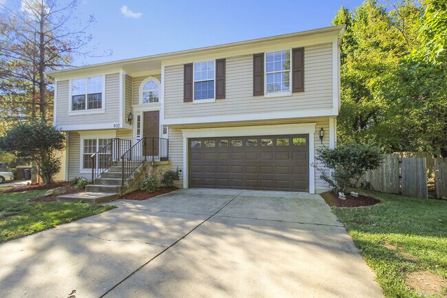Building Photo - FENCED IN YARD!!!  Beautiful 4/3 UPDATED SF Home in Gaithersburg
