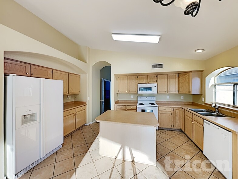 Building Photo - 3021 S Woodruff