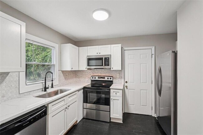 Building Photo - 172 Meador Way SE