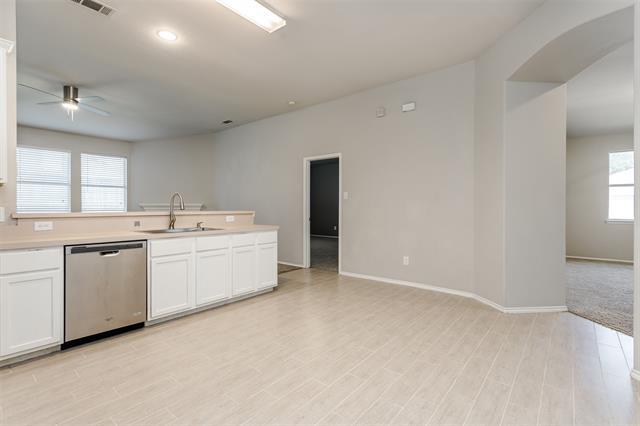 Building Photo - 3400 Fashion St
