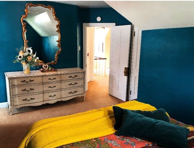 Building Photo - Quaint 3 Bed, 2 Bath Home