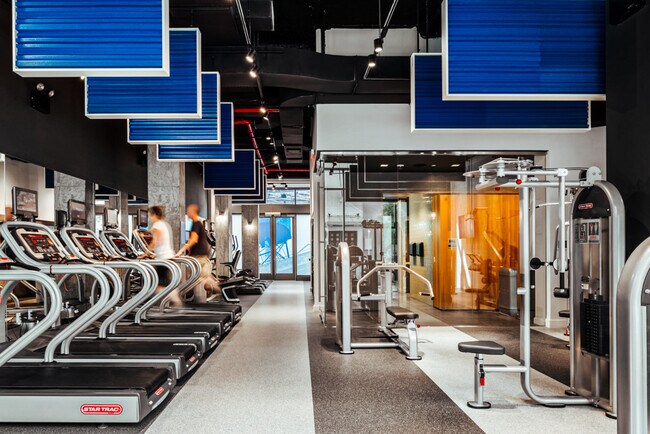 Building Photo - 525 W 28th St