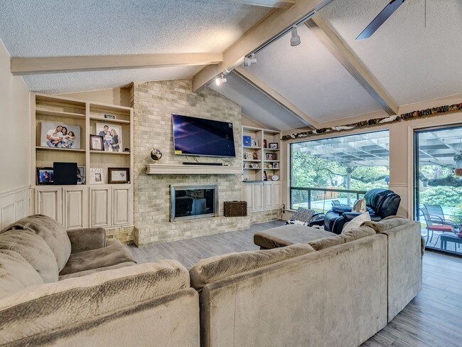 Building Photo - 9305 Springwood Dr