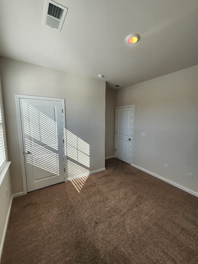 Building Photo - 3537 Bells Lk Cir