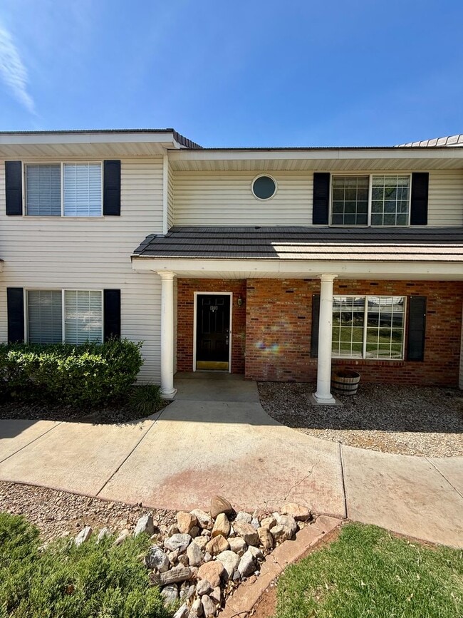 Building Photo - Lexington Hills Townhome