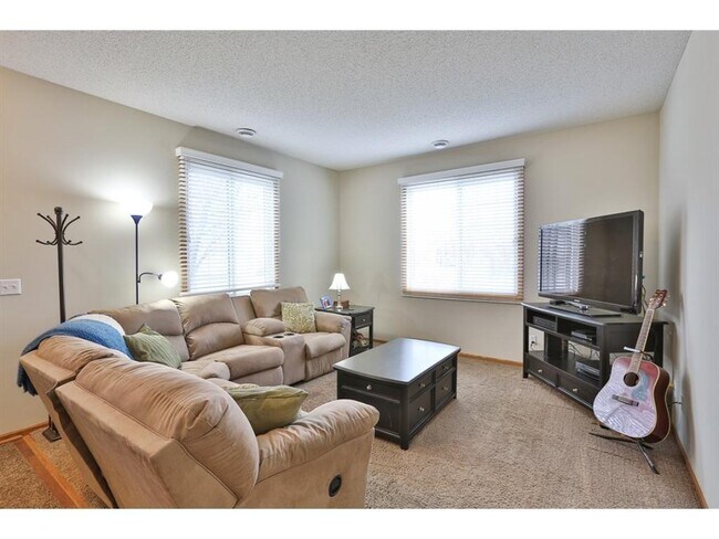 Building Photo - 1924 Mockingbird Avenue