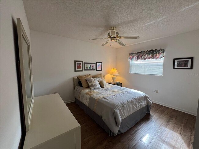Building Photo - 9303 Golf View Dr