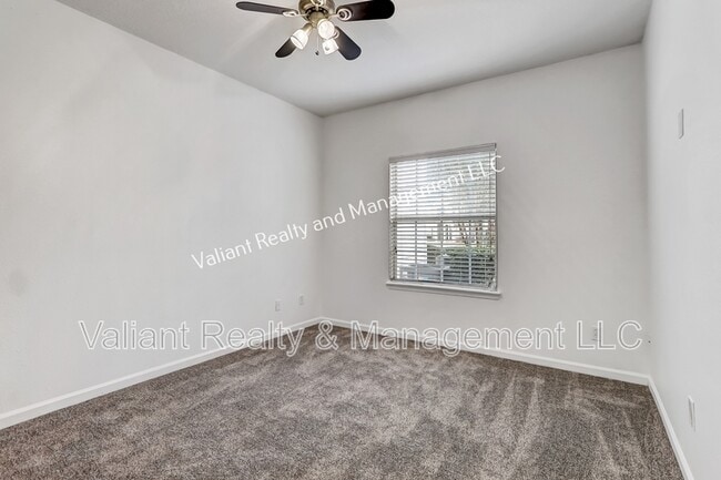 Building Photo - 575 Oakleaf Plantation Pkwy