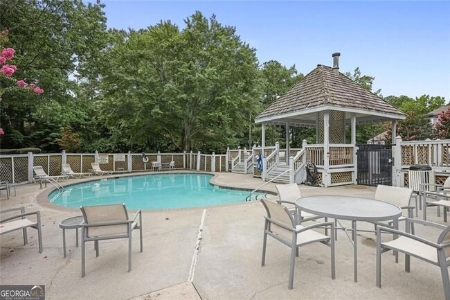 Building Photo - 911 Hollyfax Cir NE