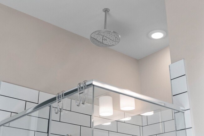 Building Photo - 2210 Bristlegrass Dr