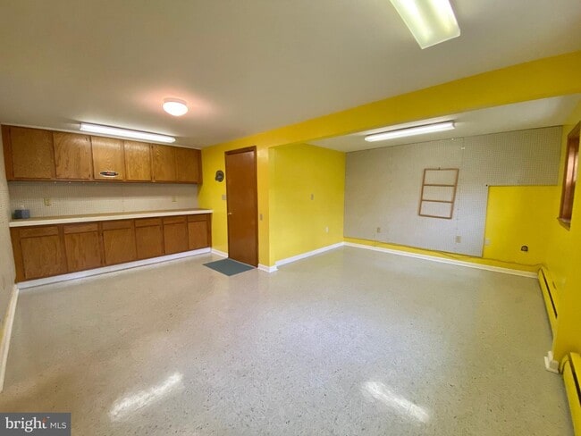 Building Photo - 515 Lakeview Ave