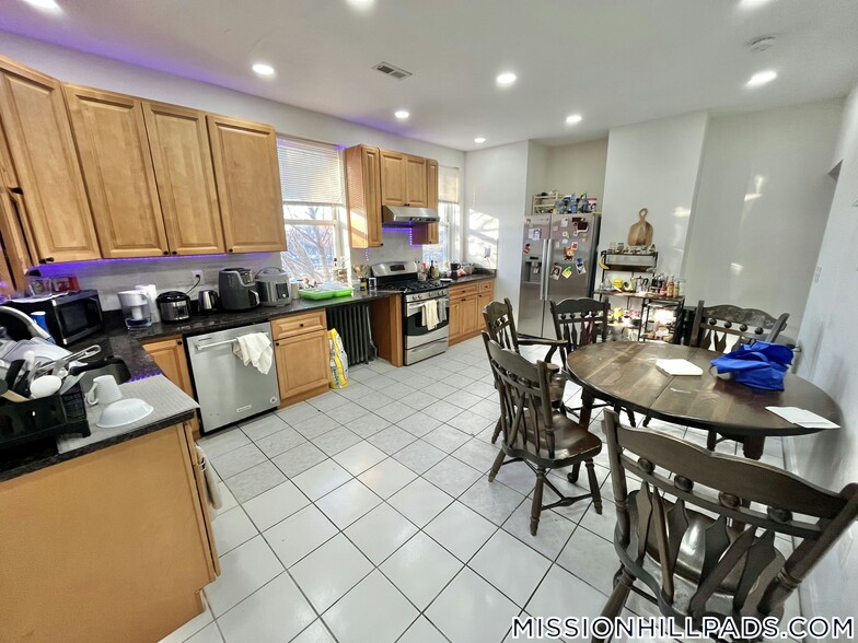 Building Photo - 16 Copenger St