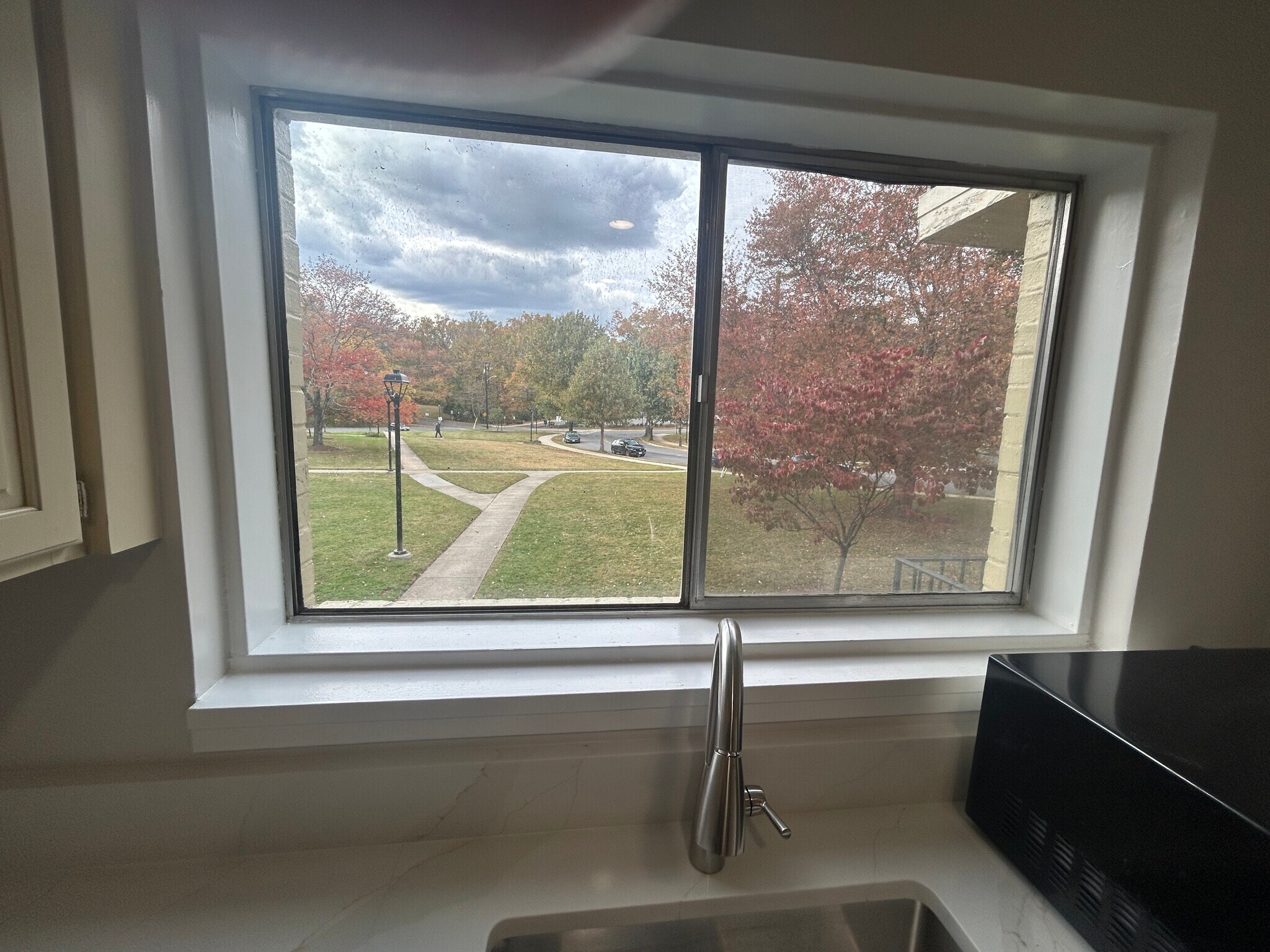 Building Photo - 10613 weymouth st 101