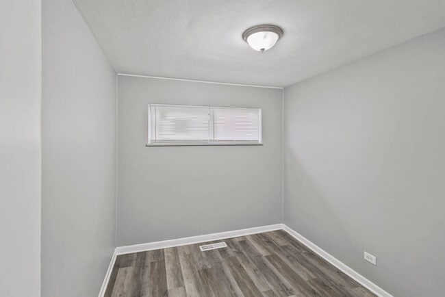 Building Photo - 1531 Freeland Ave