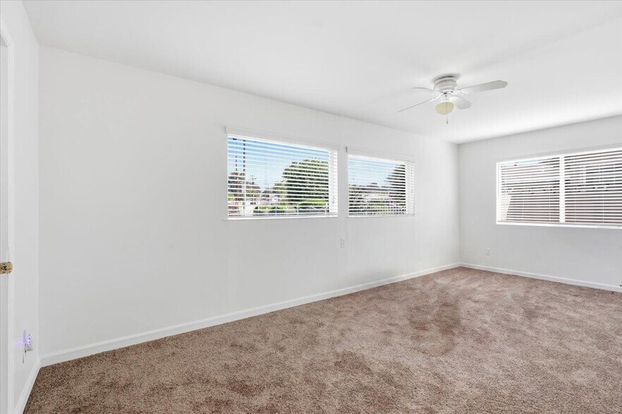 Building Photo - 858 Ashfield Ave