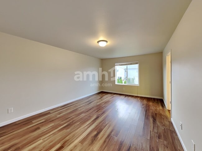 Building Photo - 2655 Moore St