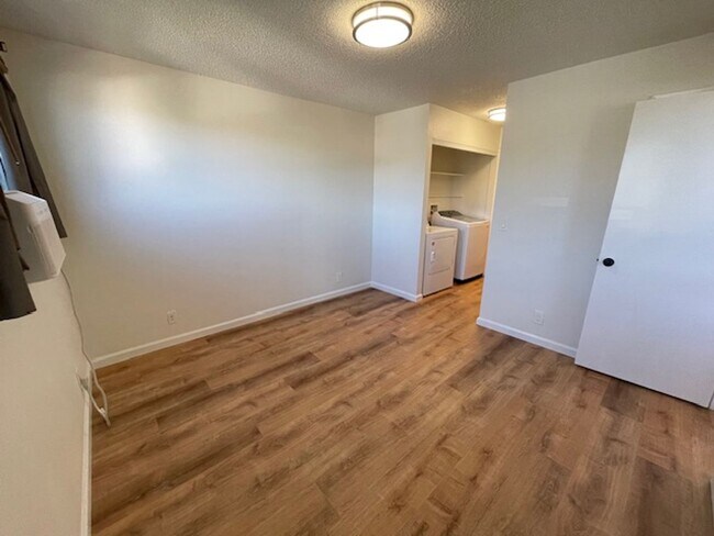 Building Photo - Renovated 1 bed/ 1 bath/ 1 parking- Mililani & Pet Friendly
