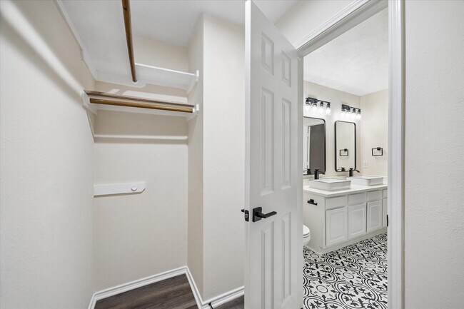 Building Photo - 7 Wineberry Pl