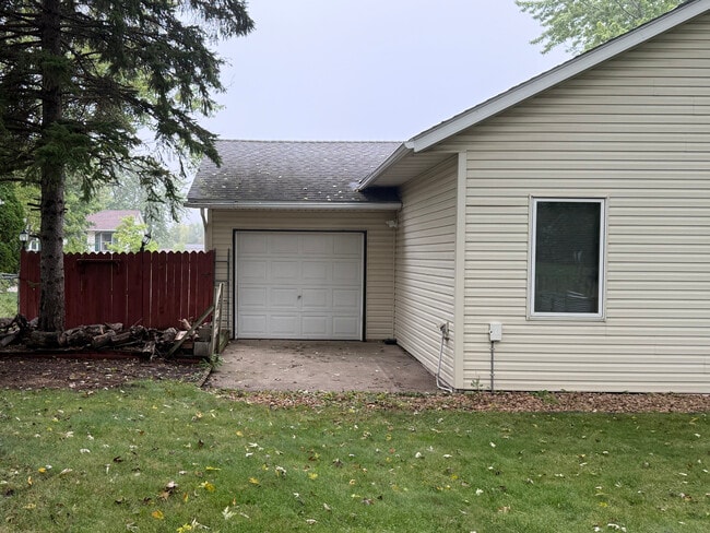 Building Photo - 15350 Drexel Way