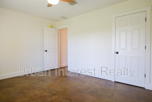 Building Photo - 4658 Sunsail Cir