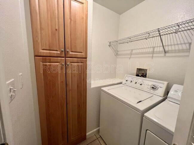 Building Photo - 1360 Shady Ln