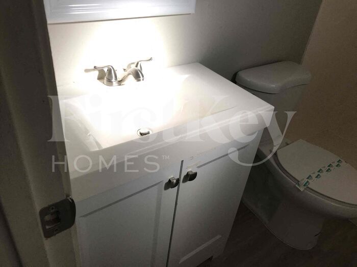 Building Photo - 1158 E Concorda Dr