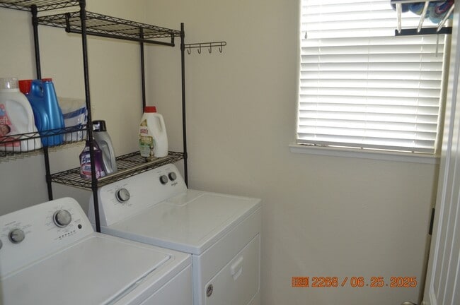 Building Photo - 1668 Ryegrass Wy