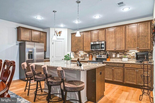 Building Photo - 13950 Englefield Dr