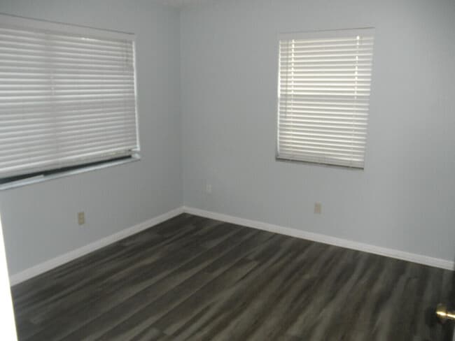 Building Photo - 4648 Summit Blvd