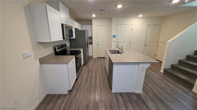 Building Photo - 3721 Celesta Vis Ave