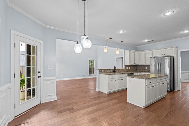 Building Photo - 4117 Chastain Dr