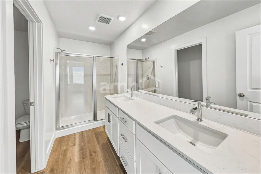 Building Photo - 5498 Damfield Ln