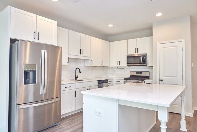 Building Photo - 2890 Regal Park Dr NW