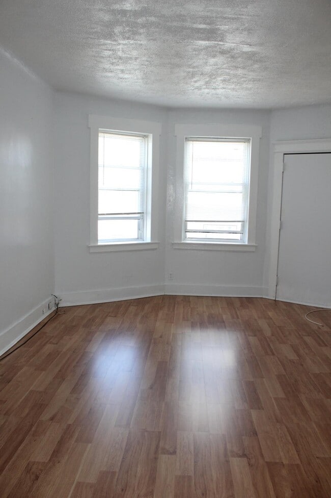 Building Photo - 69 Poplar St