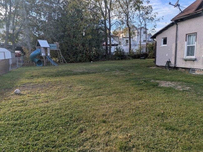 Building Photo - 309 Squires Ave