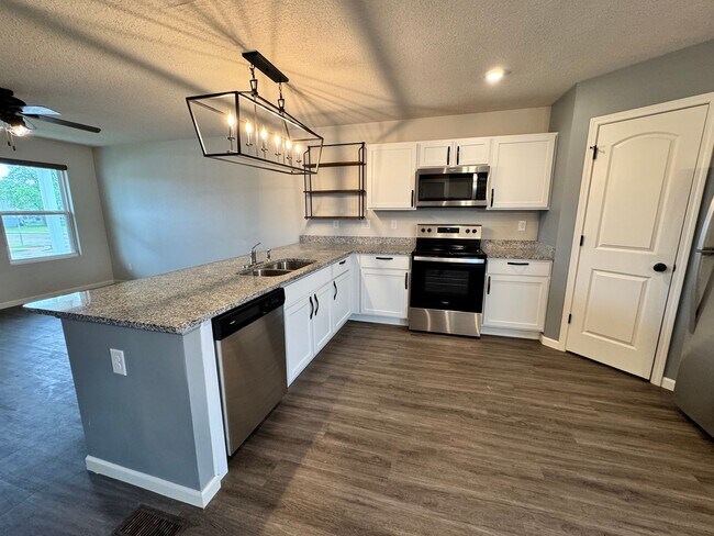 Building Photo - Dream House!! 4 Bedroom 3 Bath House in Davenport is a MUST SEE!!