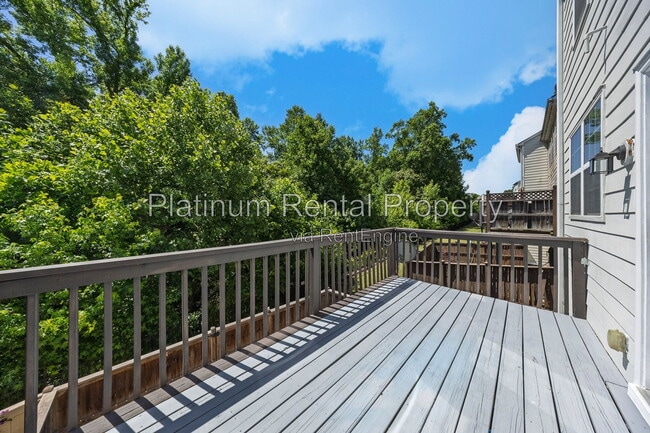 Building Photo - 221 Balaban Cir